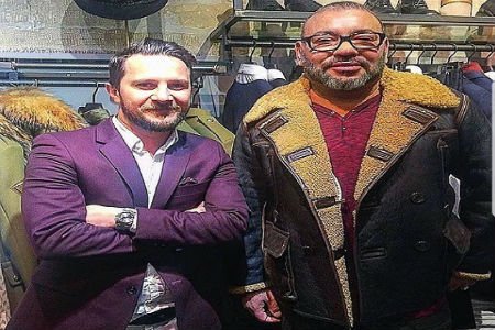 اطلالة جديدة للملك محمد السادس تشعل الفايسبوك ( صورة )
