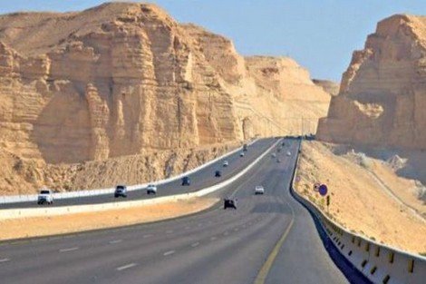 كلميم..السيد اعمارة يتفقد أشغال إنجاز مقطعين من الطريق السريع تيزنيت – العيون