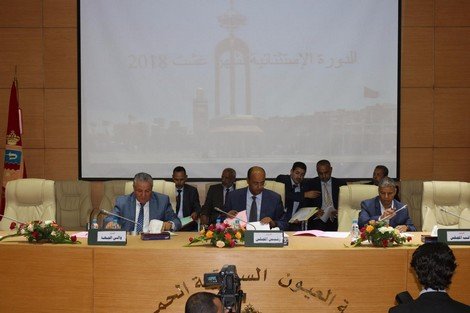 مجلس جهة العيون الساقية الحمراء يصادق بالإجماع على دعم الاتفاق الجديد للصيد البحري بين المغرب والاتحاد الأوروبي .