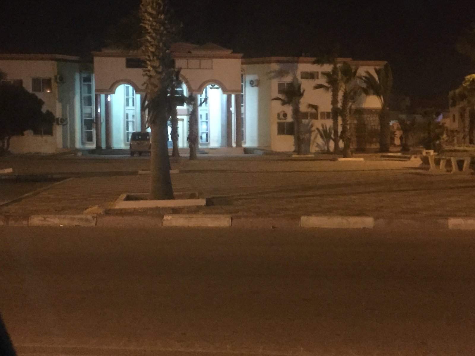 سابقة … مجهول  يهاجم المحكمة الإبتدائية بالداخلة