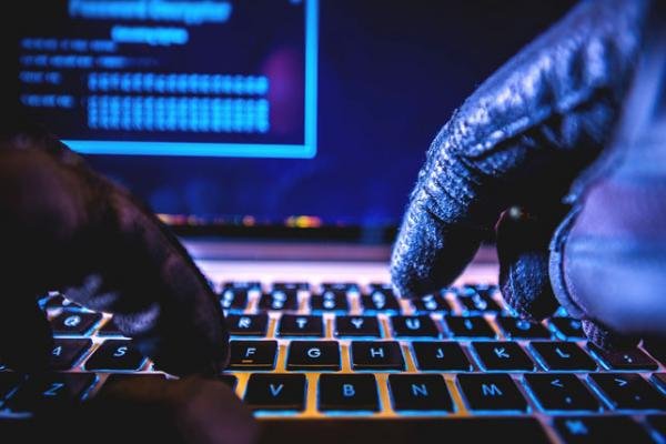 مستعملي بطاقات الأداء الدولية ردوا بالكم من عمليات القرصنة