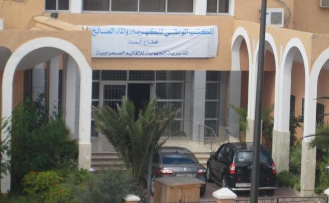 في غياب تام للمندوب الصامت المسؤول عن الماء…عدة أحياء بالعيون بدون ماء و الساكنة تحتج، التفااااصيييل