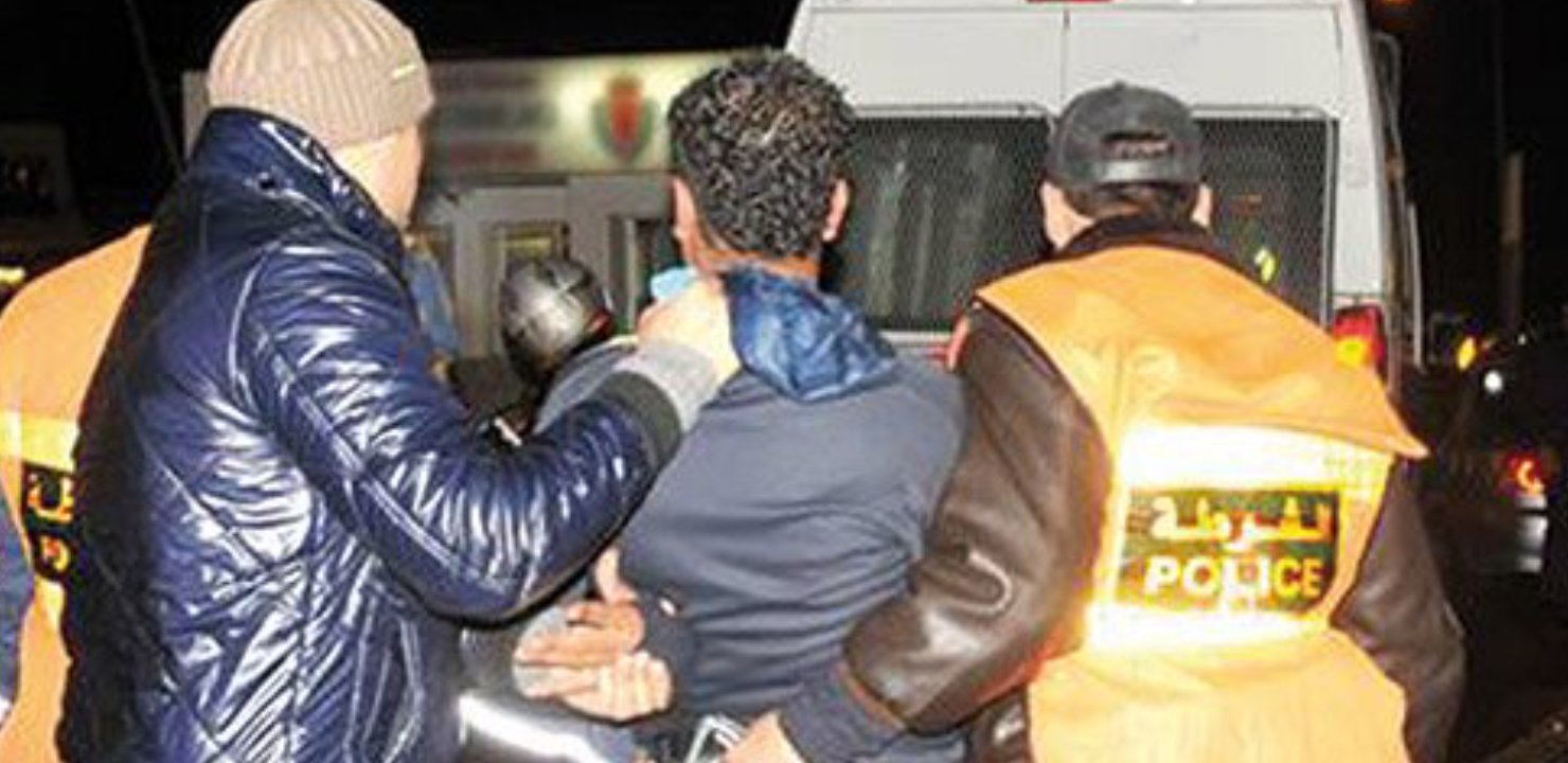 هاد شي ولا خطيبير.. عصابة على مثن تربورتر تختطف فتاة أمام منزل والديها بالعيون،  أو ها شنوا وقع..التفاااصيييل