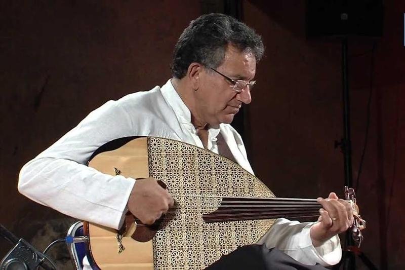 الحاج يونس  .. يطالب بفتح الحدود للهجرة