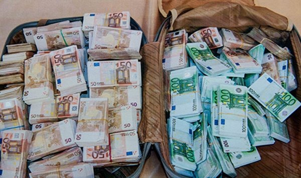 الجمارك تحجز أزيد من 107 آلاف أورو من العملة الصعبة غير المصرح بها