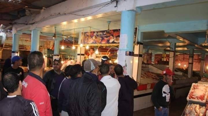 مستغلي السوق الجماعي للسمك بالعيون يتسلمون إشعار للإفراغ و الوجهة السوق النمودجي الفرح