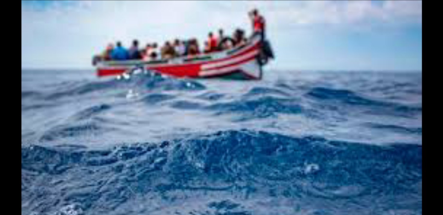 البحرية تكتشف 15 جثة بزورق قبالة سواحل الناظور