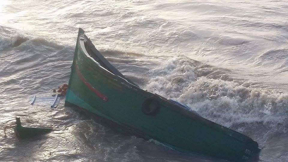 بوجدور .. فاجعة جديدة  غرق قارب صيد تقليدي و الحديث عن ضحايا