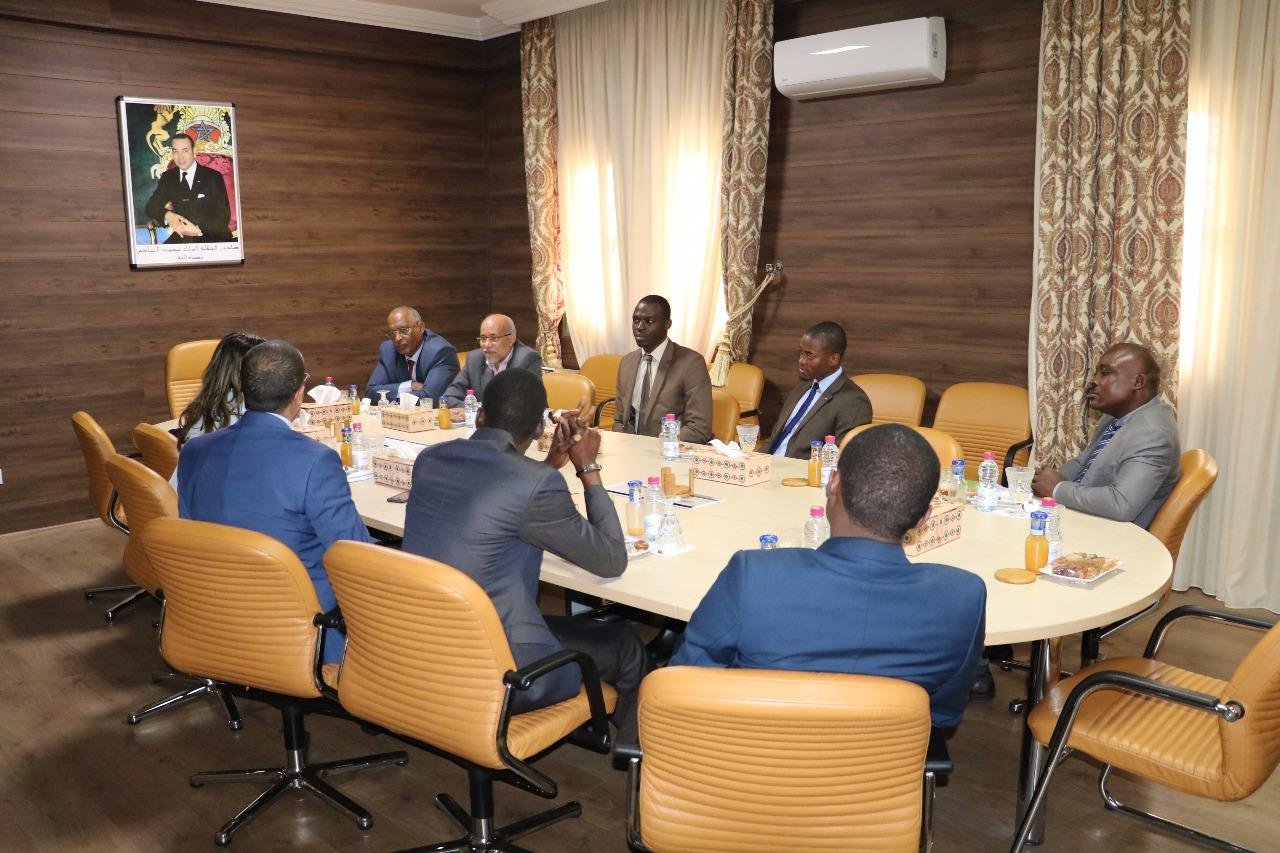 بالصور: ”موسى كرواز” يستقبل الوفد الدبلوماسي الإفريقي بالقصر الجماعي للعيون