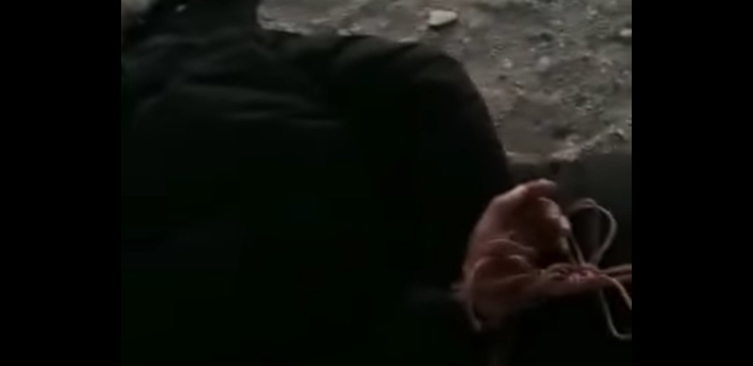 في غياب دوريات و مراقبة أمنية.،مواطنون يعتقلون منفذ اعتداءات ”مجهولة” بالحجارة بالطريق الرابطة بين العيون و فم الواد