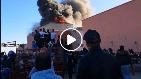 الداخلة .. حريق مهول يدمر وحدة لتجميد السمك