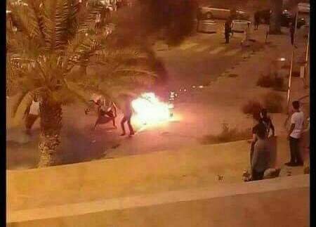 طانطان .. شخص يضرم النار في جسده بالقرب من مفوضية الشرطة