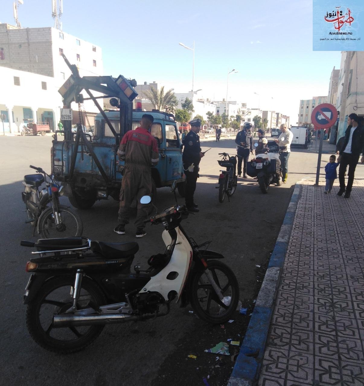 بيني و بينكم بوليس المرسى زير السمطى و أخرج ليها كود تحت شعار ”للي فرط إكرط”، وما كاين لا باك صاحبي لاهم يحزنون.