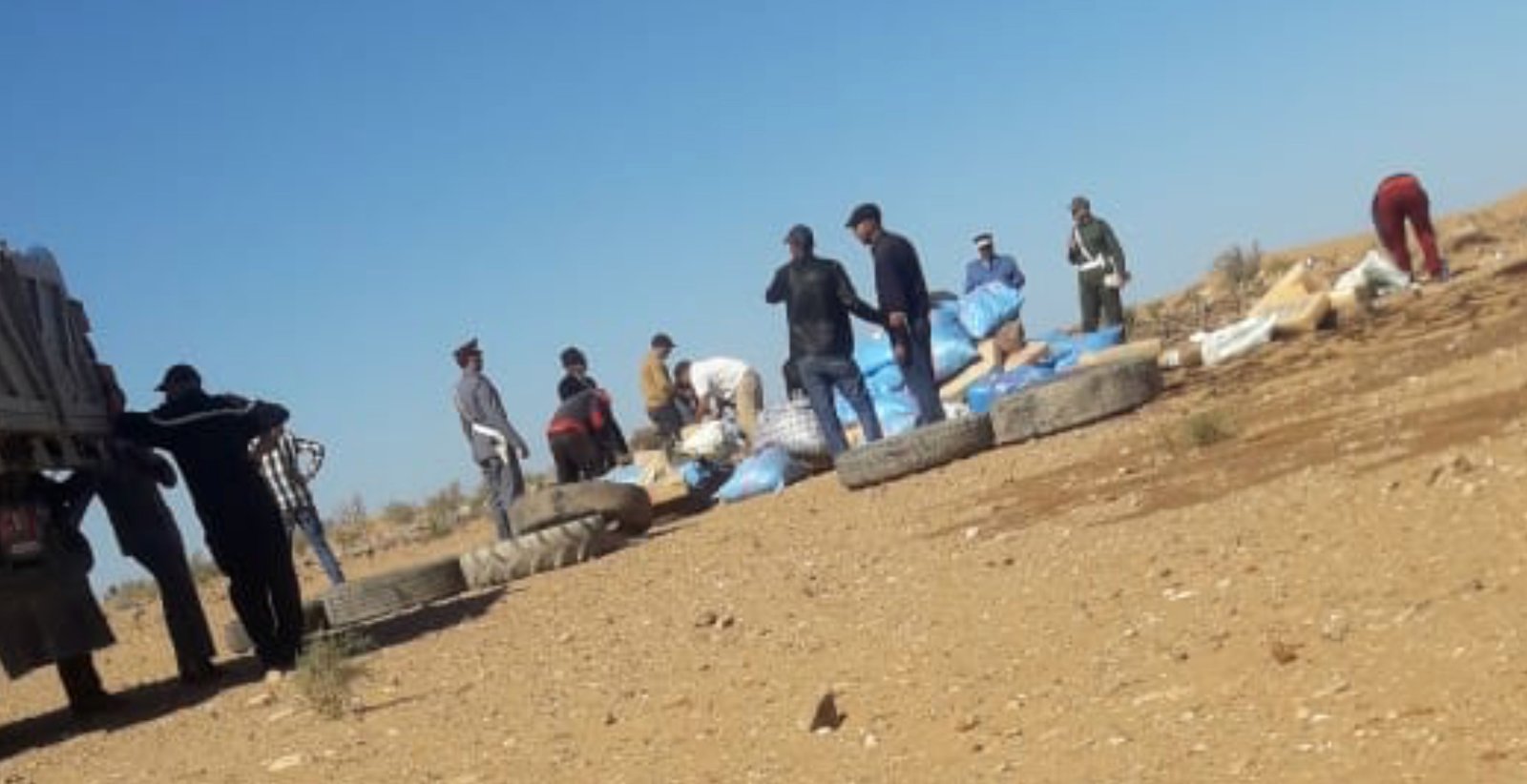 العيون .. النيابة العامة تشرف على عملية إحراق مواد مهربة و ممنوعة