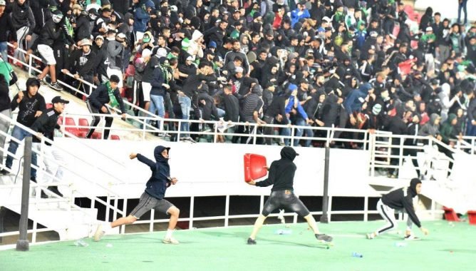 الجامعة الملكية لكرة القدم تصدر عقوبات ثقيلة في حق الرجاء و الجيش بسبب شغب جمهورهما