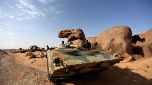 استقبال و نقل مسؤول عسكري منشق عن البوليساريو عبر مروحية عسكرية مغربية إلى قاعدة كلميم !