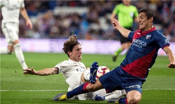 ريال مدريد ينجو بصعوبة من فخ هويسكا