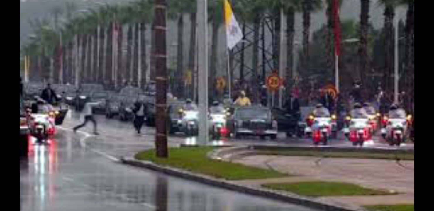 وثيقة. عفو ملكي على  الشاب الذي اعترض موكب ‘البابا’ بسٓلا