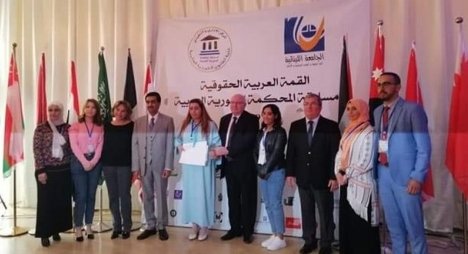 طالبة مغربية تفوز بجائزة  ”أحسن مترافع” في مسابقة المحاكمة الصورية العربية السادسة بلبنان