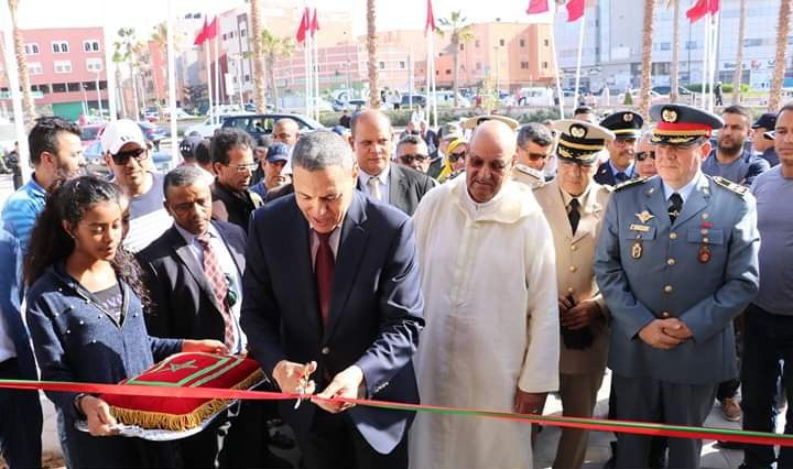 والي العيون و رئيس المجلس البلدي  يشرفان على افتتاح ملاعب القرب بحي معطى الله ،التفاااصييل