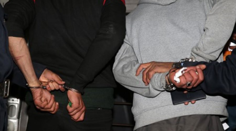 توقيف ظابط و شخصين  بحوزتهما كمية من المخدرات،التفاااصييل