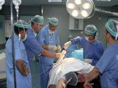 في سابقة من نوعها فريق طبي ينجح في تفادي بتر الطرف السفلي لشاب  بالمركز الاستشفائي الجهوي مولاي الحسن بن المهدي بالعيون