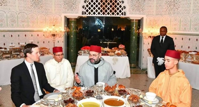 الملك محمد السادس يقيم مأدبة إفطار على شرف جاريد كوشنير مستشار دونالد ترامب