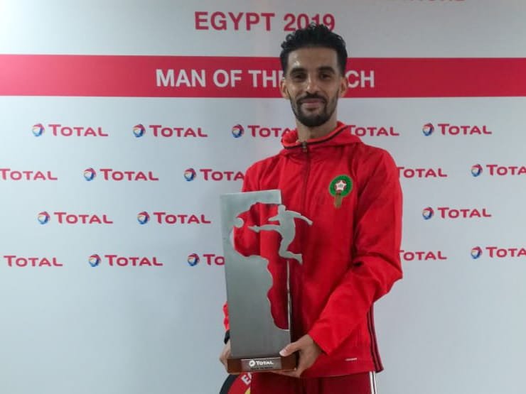 الكاف تختار امبارك بوصوفة أفضل لاعب في مباراة الوطني ونظيره جنوب إفريقيا