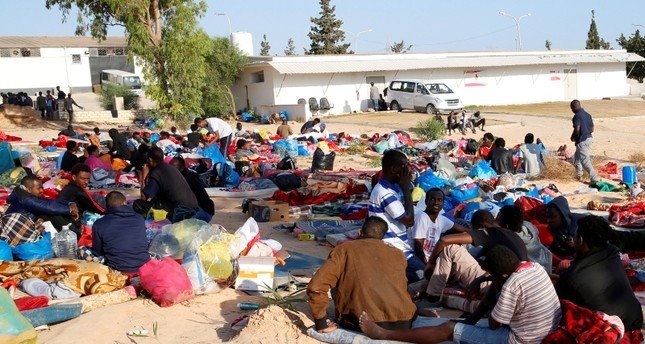 رسميا .. جرحى مغاربة في قصف مركز للاجئين بليبيا