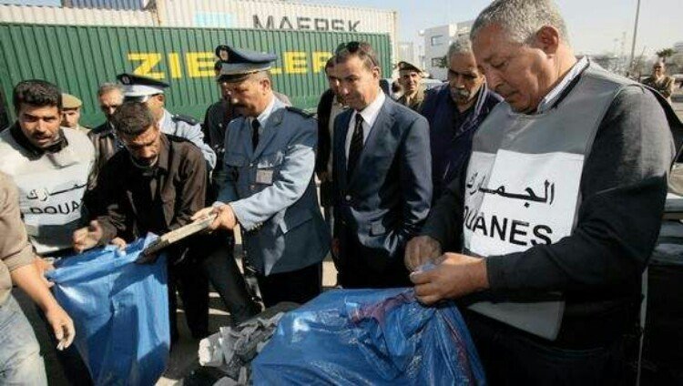 ميناء طنجة المتوسط.. إحباط محاولة لتهريب شحنة قياسية من المخدرات وزنها 27 طنا و300 كلغ من مخدر الشيرا