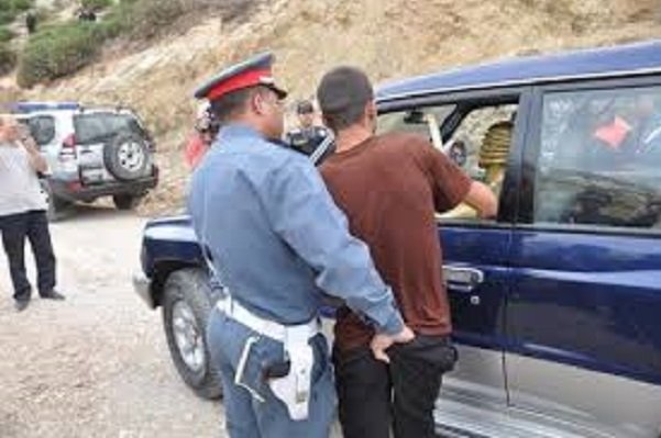 على الطريقة الهوليودية .. القبض على مجرم صدرت في حقه 60 مذكرة بحث