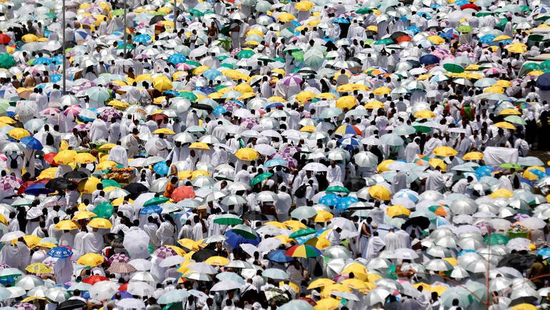 حجاج بيت الله الحرام ينفرون من ”عرفات” إلى مشعر ”مزدلفة”