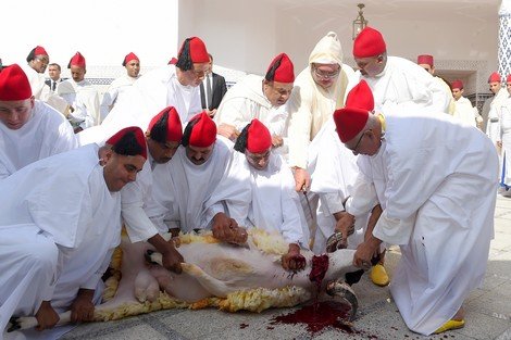 أمير المؤمنين يؤدي صلاة العيد بعيدا عن العاصمة الرباط، بلاغ القصر الملكي