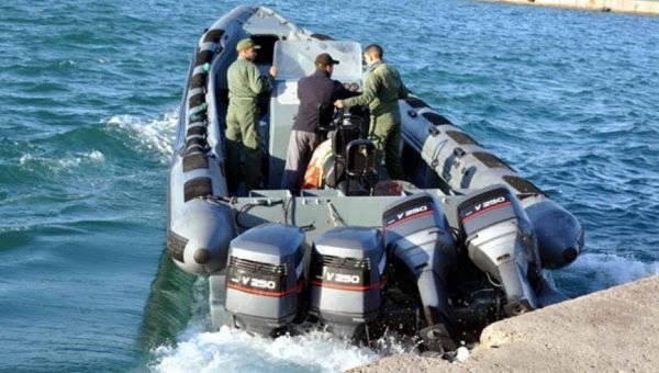 الداخلة… توقيف قاربين بالسواحل الجنوبية محملين بالسجائر والمعسل المهرب