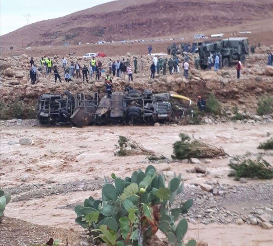 صاااادم.. السيول تجرف حافلة لنقل المسافرين  بإقليم الرشيدية الحصيلة 6 قتلى  .