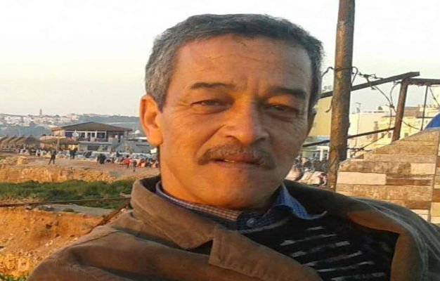 أستاذ يلفظ أنفاسه الأخيرة أمام تلامذته ،التفاااصييل