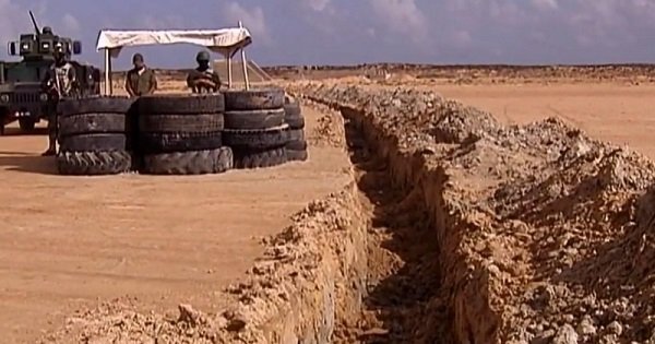 إيقاف ثلاثة أشخاص قرب الجدار الرملي وحجز ملايين السنتيمات