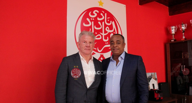الوداد يتعاقد مع بول بوت مدرب غينيا السابق