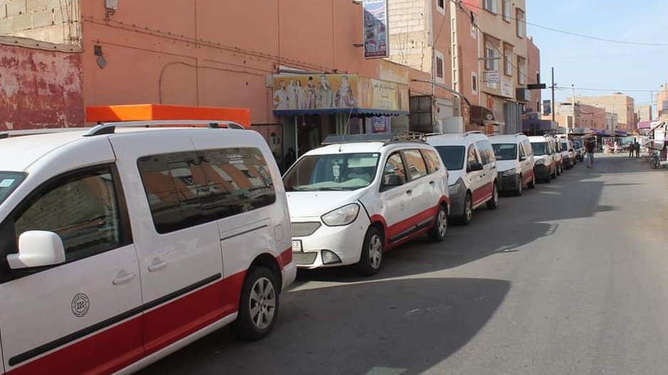 جماعة العيون ترخص لسيارات الاجرة الصنف الأول بالعمل في المجال الحضري