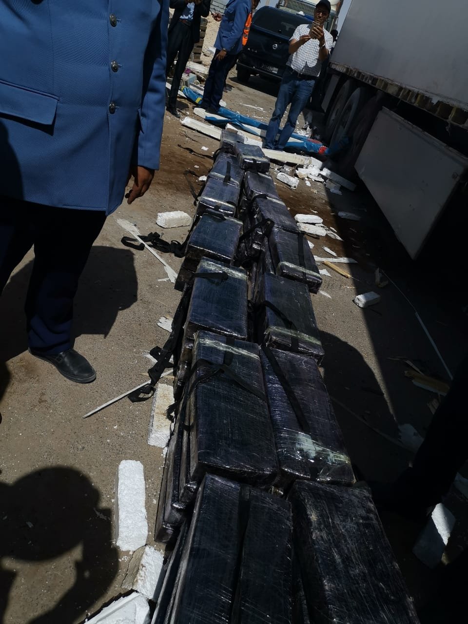 مجددا .. حجز طن من المخدرات بمعبر الكركرات