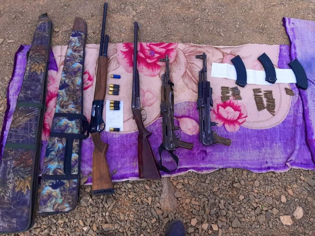 حجز بندقيتين وسلاحي كلاشينكوف وايقاف خمسة أشخاص قرب طانطان