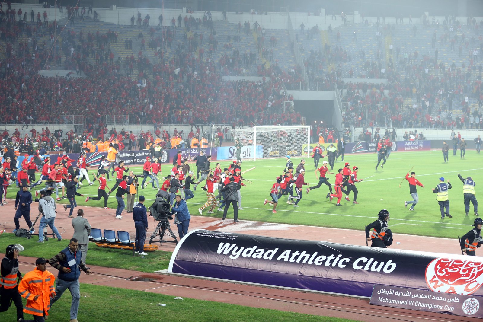 اعتقال عدد من الأشخاص وحجز مجموعة من الأسلحة البيضاء على هامش مباراة الرجاء والوداد