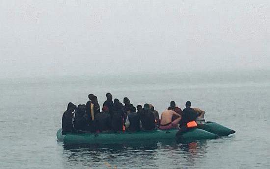 إيقاف 60 مهاجرا سريا في محاولتي هجرة غير شرعية إنطلاقا من سواحل الداخلة