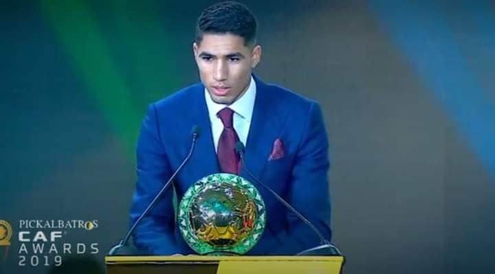 حكيمي يتوج بجائزة أفضل لاعب واعد في إفريقيا