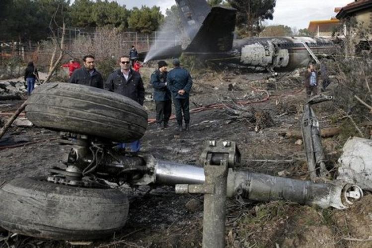 مصرع 170 شخصا في تحطم طائرة ركاب قرب مطار الخميني بطهران