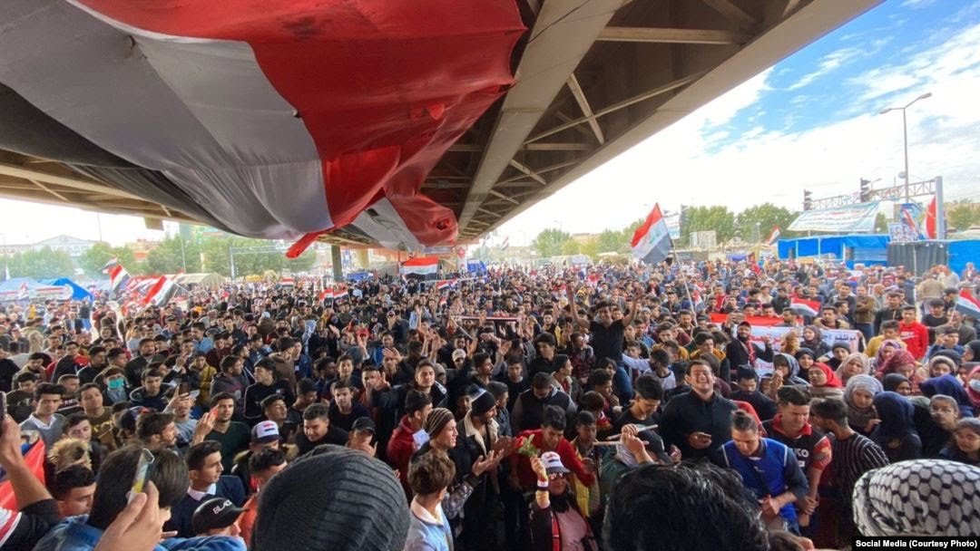 مليونية العراق ..آلاف المحتجين يلبون دعوات ”إحياء الثورة ”