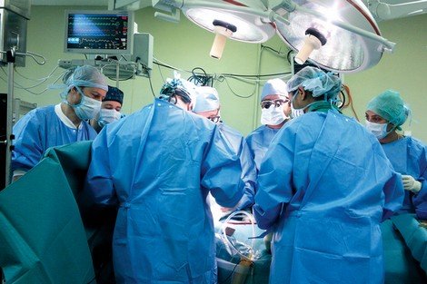 الداخلة ..إجراء أول عملية جراحية بالليزر للمسالك البولية بمستشفى الحسن الثاني