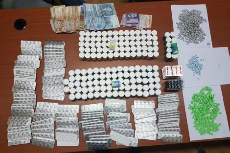 توقيف 11 شخصاً بوجدة في حالة تلبس بحيازة مخدر الإكستازي والأقراص المخدرة .