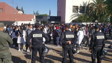 أمن العيون يضع حداً لمغامرات عصابة متخصصة في سرقة التلاميذ