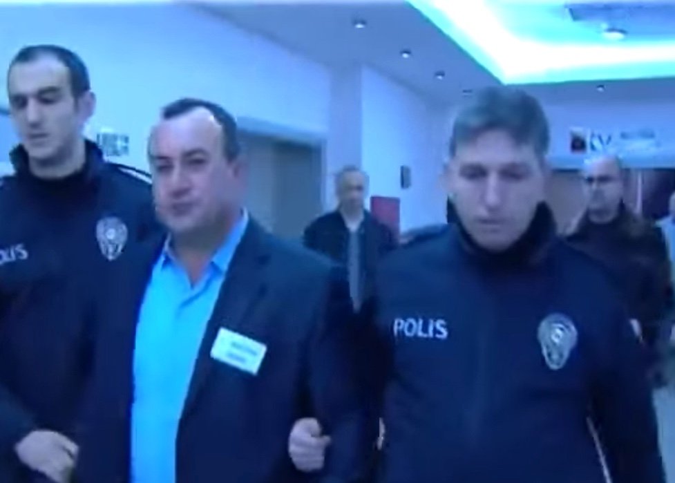 الشرطة التركية تعتقل مواطنا على الهواء مباشرة نصب على أكثر من 600 فتاة مغربية